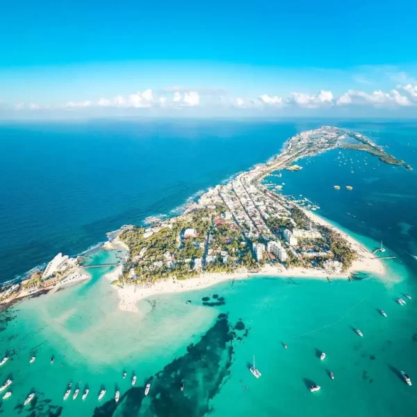 playa norte de isla mujeres desde el dron